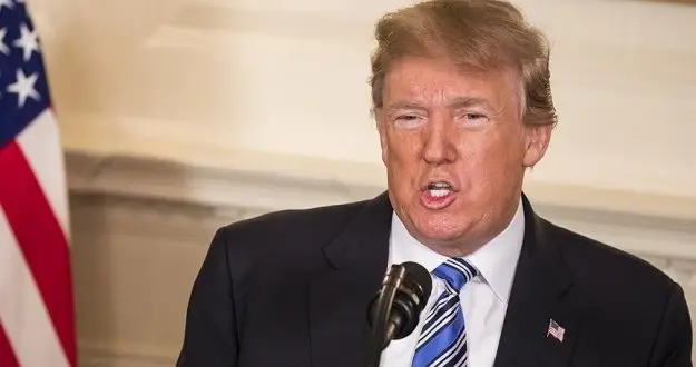 Trump'tan öğretmenleri silahlandırma teklifi