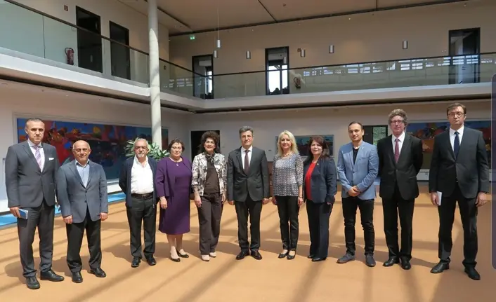 ADD Berlin yeni yönetimi Büyükelçi Aydın`ı ziyaret etti