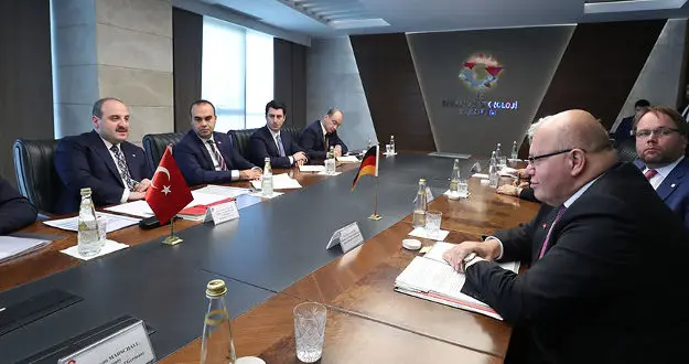Bakan Varank Alman Bakan Altmaier ile görüştü