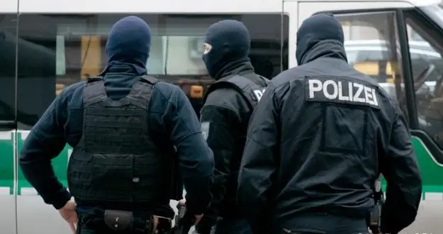 Berlin'de Selefilerin buluştuğu camiye polis baskını