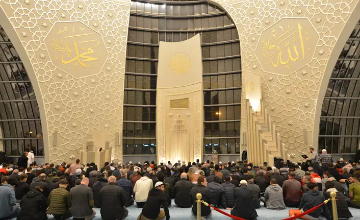 Köln DİTİB Merkez Camii’nde ilk teravih namazı kılındı
