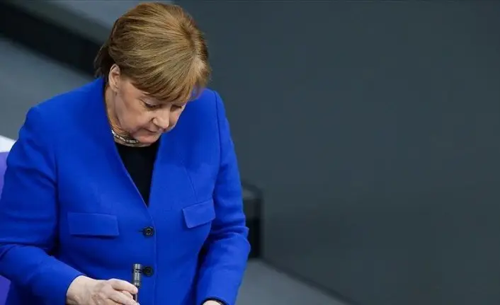 Merkel hükümeti zor durumda