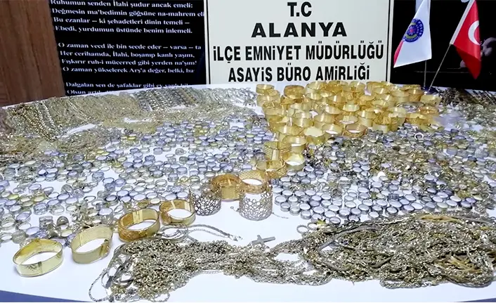 Turistlere sahte altın satan kuyumcu yakalandı