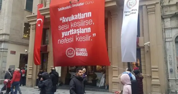 Türkiye'de avukatlar 'savunma hakkı' istiyor