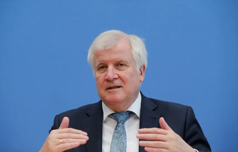Almanya İçişleri Bakanı Seehofer Türkiye`ye gidiyor
