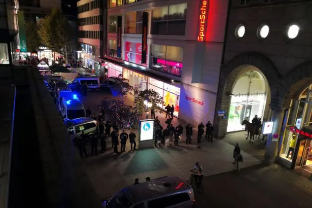Stuttgart'ta Suriye harekatını protesto eden gruplara polis müdahale etti
