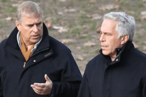 Epstein skandalında adı geçen İngiltere prensi, kamu görevlerinden istifa etti