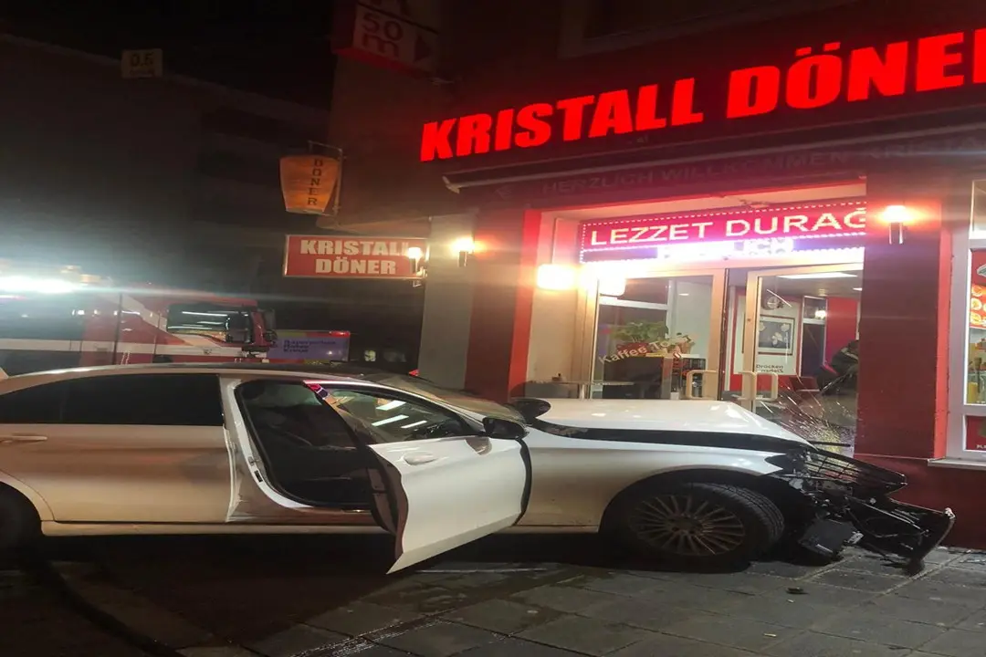 Mercedes Dönerciye daldı