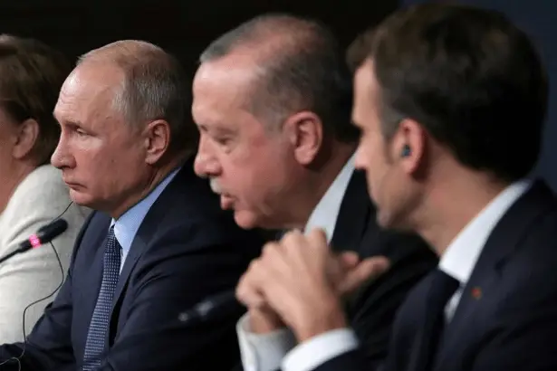 Macron'dan Putin ve Erdoğan'a: Dörtlü zirvedeki taahhütlerinizi yerine getirin