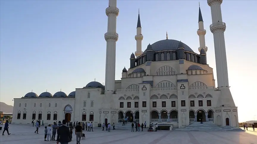 Avrupa'nın en büyük camisi yardım arıyor