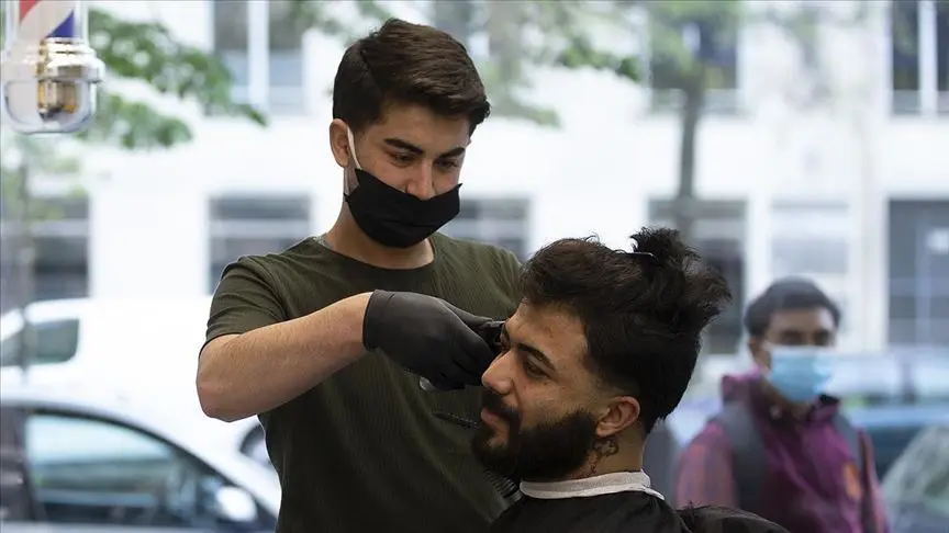 Kuaför ve berber salonları yeniden açıldı