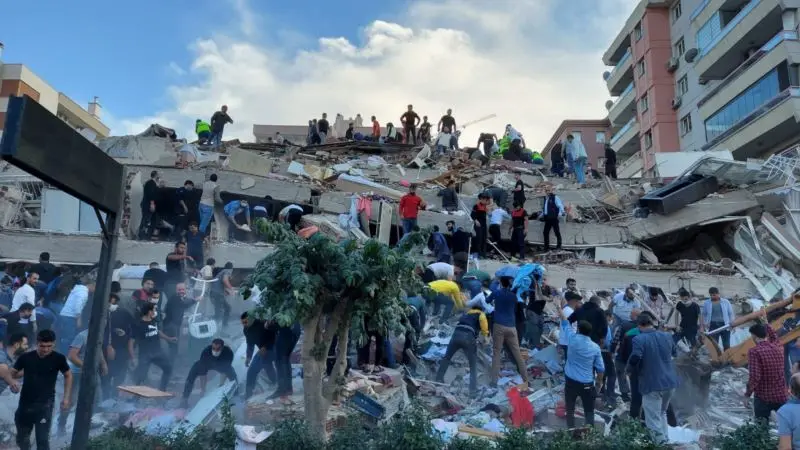 İzmir'deki Deprem Sonrası Türkiye'ye Dayanışma Mesajları