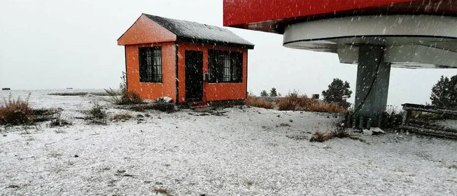 Cıbıltepe Kayak Merkezi'ne mevsimin ilk karı düştü