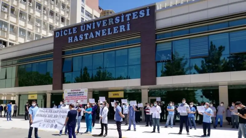 "İhraç Edilen Sağlık Çalışanları Geri Alınsın"