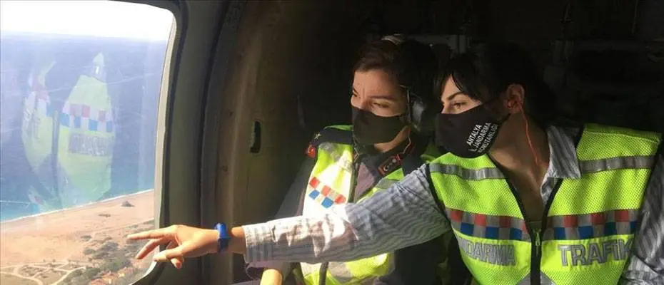 Kadın subaylar 'turizm başkenti'nin trafiğini havadan denetliyor