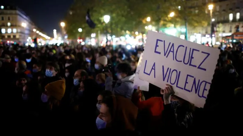 Paris'te Göçmenlere ve Gazetecilere Polis Şiddeti