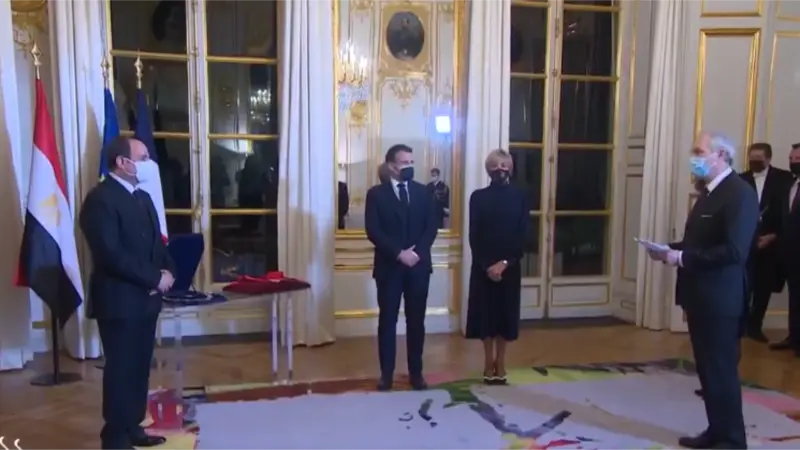 İtalyan Yazardan Macron'a El Sisi'ye Onur Nişanı Protestosu