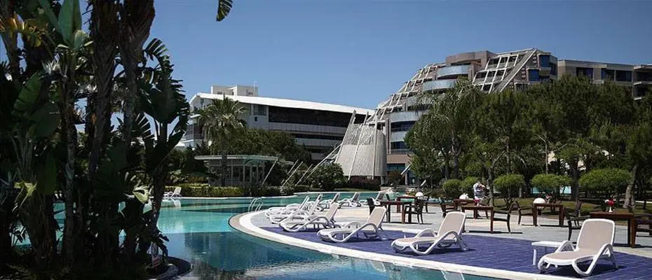 Kamu arazileri üzerindeki turistik tesisler ile deniz turizmi tesislerinin borçları 1 yıl ertelendi