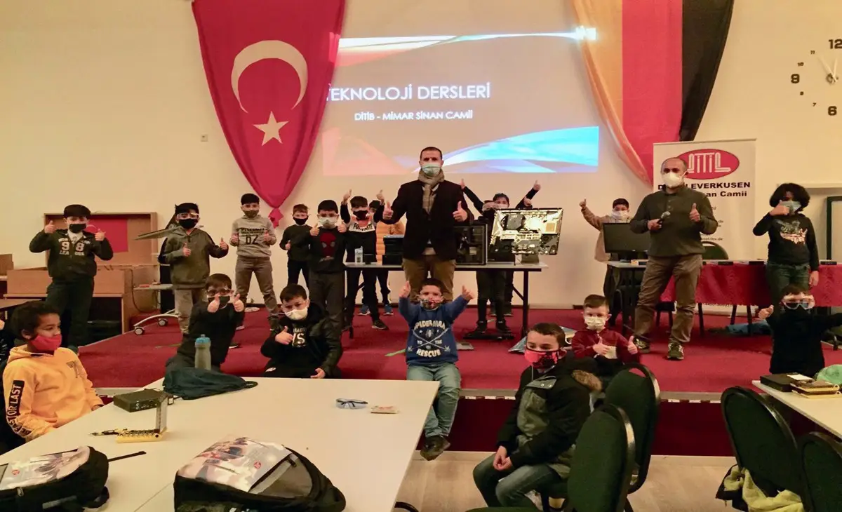 Çocuklara “Bilgisayar ve Öğretim Teknolojisi” eğitimi