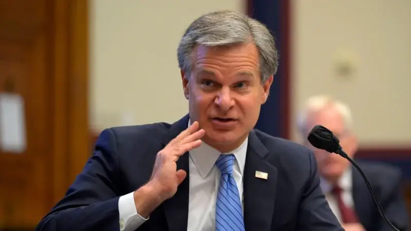 Biden FBI Başkanı Wray’i Görevde Tutacak