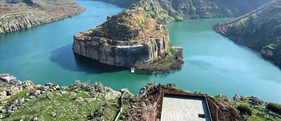 'Fırat'ın incisi' Rumkale'de cam teras yapımına başlandı