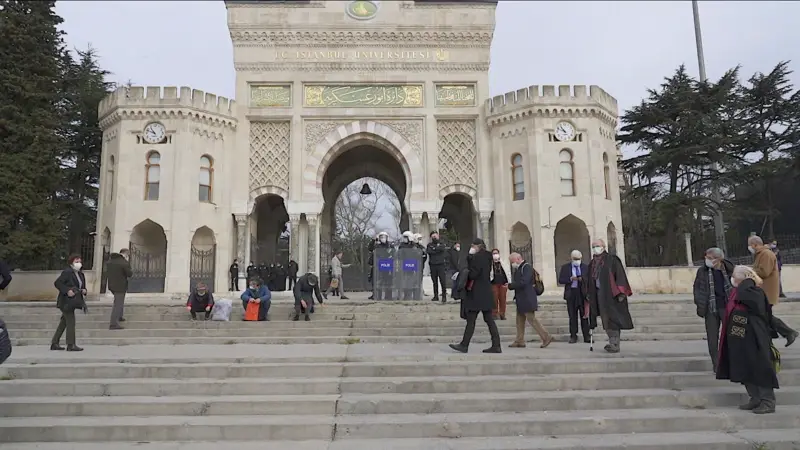 İstanbul Üniversitesi Akademisyenlerinden Boğaziçi'ne Destek
