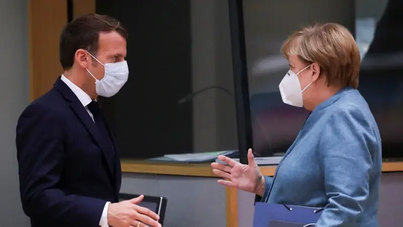 Merkel ve Macron'dan Rusya'ya Kınama