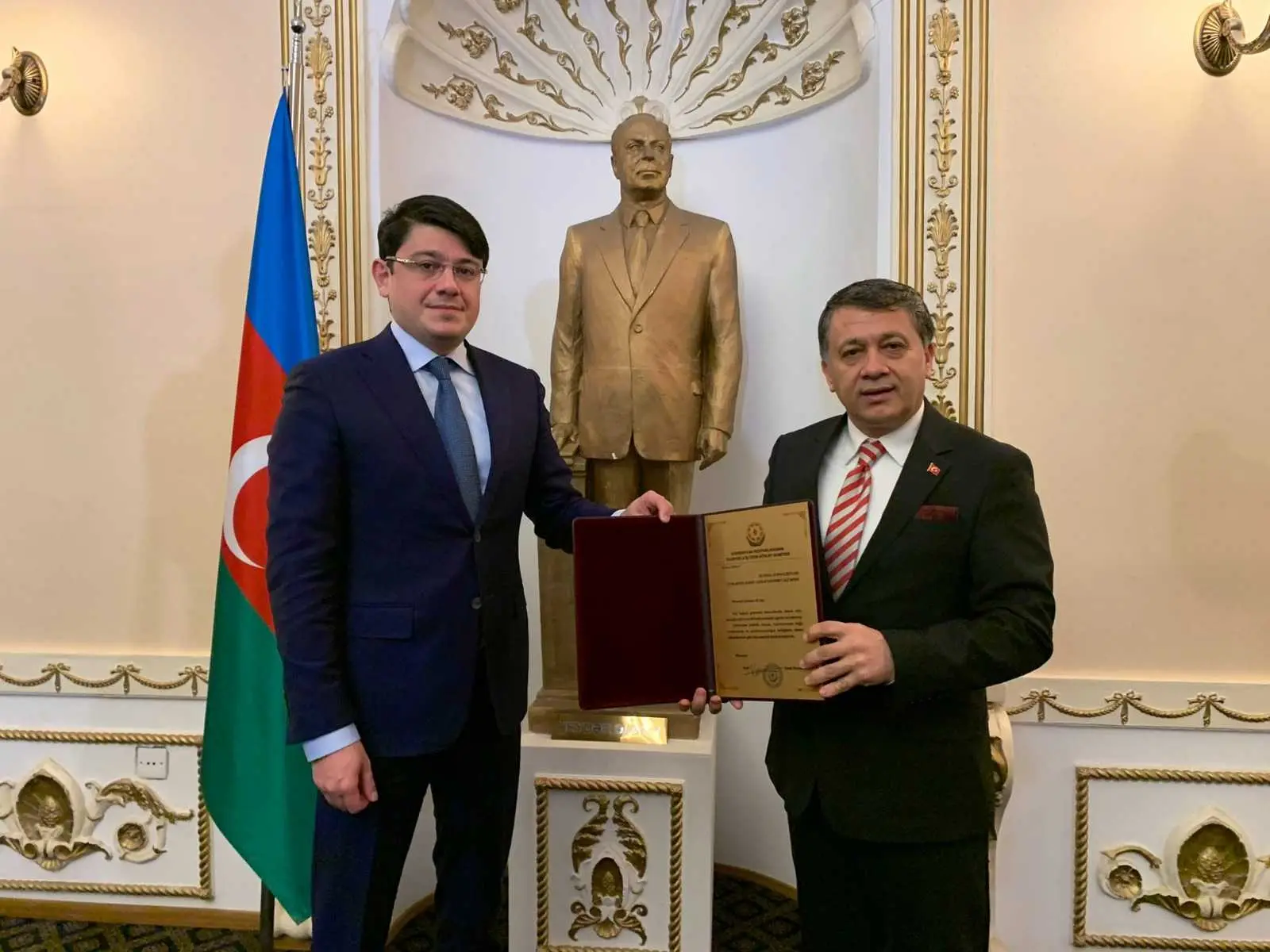 Azerbaycan'dan Mehmet Ali Dim'e büyük onur