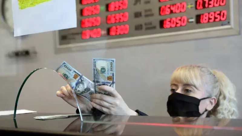 Türk Lirası Dolar Karşısında Serbest Düşüşte