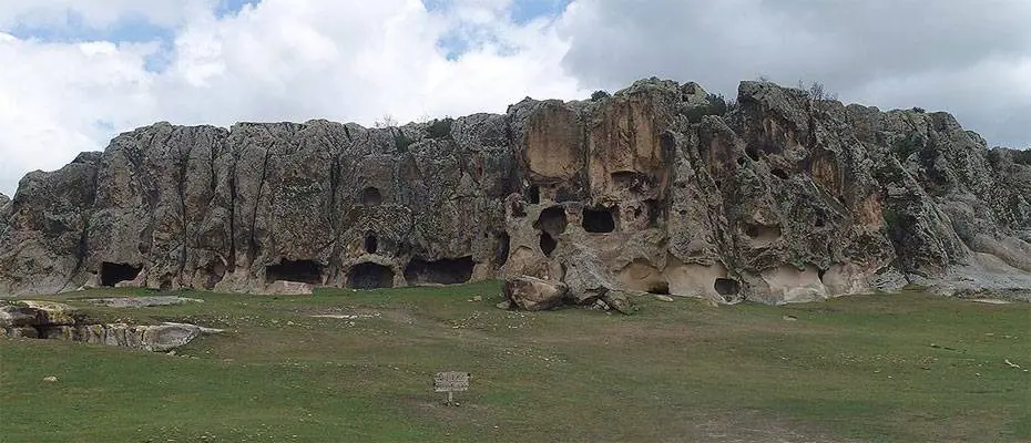 'Frigya'nın kalbi' Ayazini köyündeki mağaralar turistleri cezbediyor
