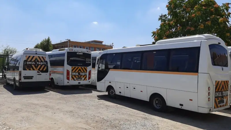 “Okul Servis Araçlarının Altında Ot Bitti”