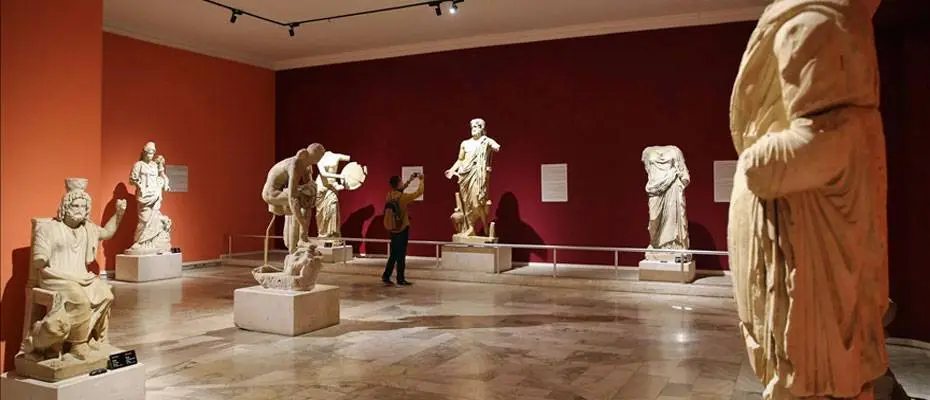 Antalya Müzesi, kıymetli eserleri ve heykelleriyle öne çıkıyor