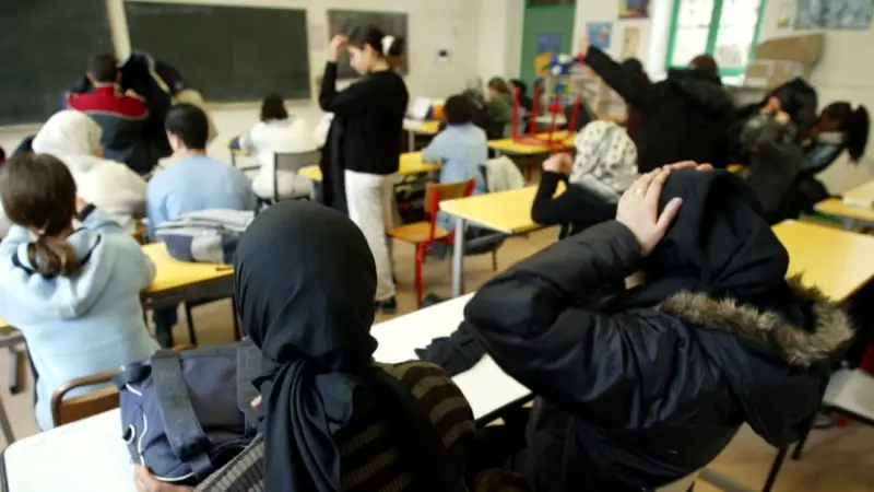 Fransa'da "Müslüman Okulu" Tartışması