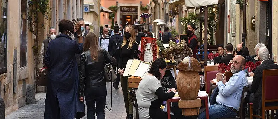 İtalya'nın büyük kısmında Kovid-19 tedbirleri gevşetildi