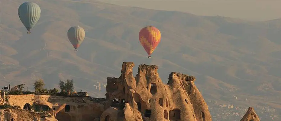 Kapadokya'da sıcak hava balon turları rüzgar nedeniyle 3 gündür yapılamıyor