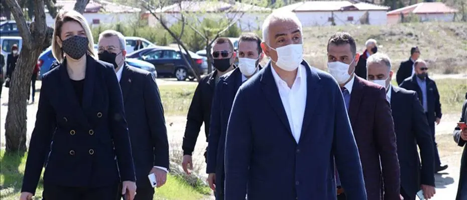Bakan Ersoy Arnavutluk’ta Karavasta Ulusal Parkı'nı ziyaret etti