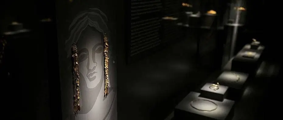 Troya ve Aizanoi'deki kazılar 5 bin yılı aşkın geçmişe ışık tutuyor