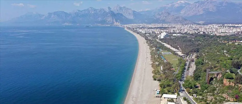 Turizm kenti Antalya'da Kovid-19 ile etkin mücadele sürüyor