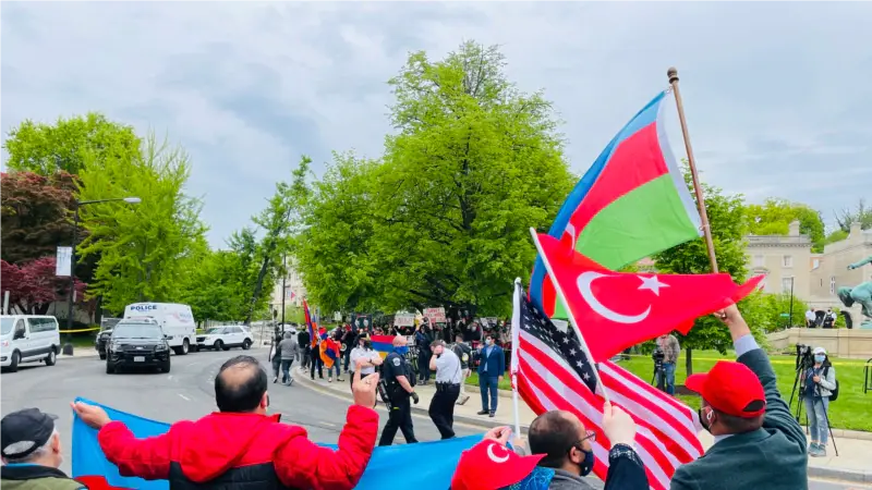 Washington'da Türkler ve Ermeniler Gösteri Yaptı