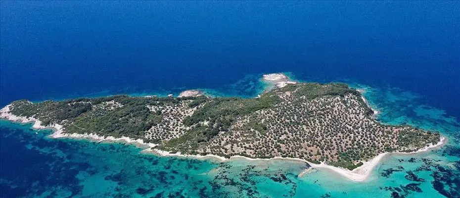 Dikili'deki adalar bölgesi doğal güzellikleriyle dikkati çekiyor