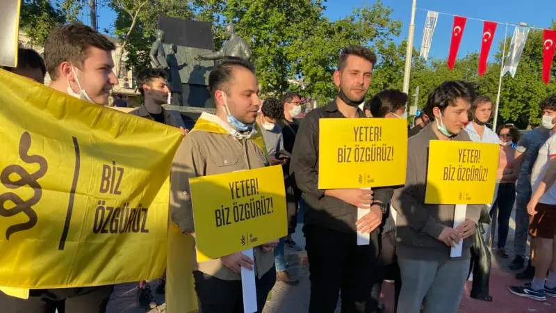 İstanbul’da Pandemi Önlemlerine ‘Hayat Eve Sığmıyor’ Protestosu