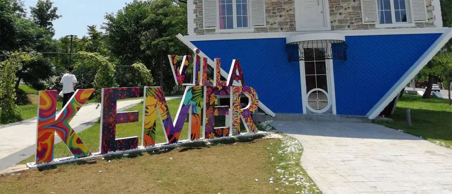 Bu evde her şey tepetaklak