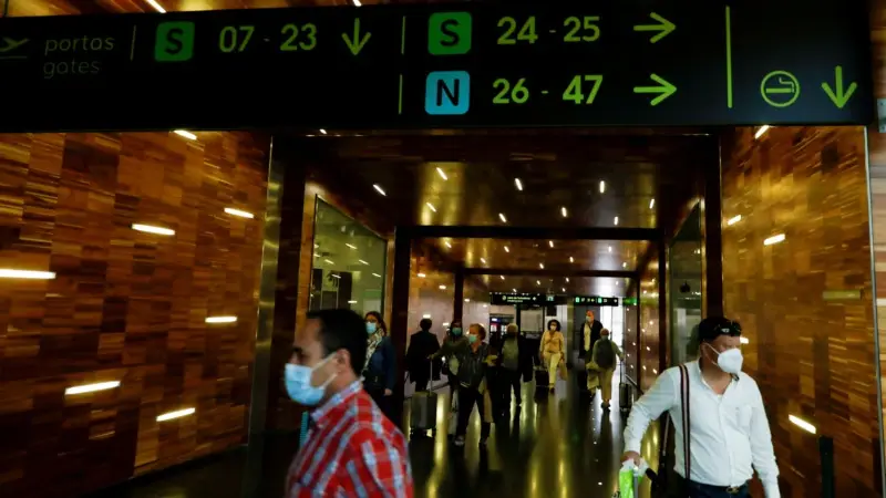 Portekiz'den İki Doz Aşı Olmamış Turistlere Karantina