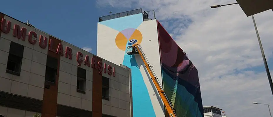'Turizmin başkenti' Antalya'da duvarlar 'mural art' ile renkleniyor