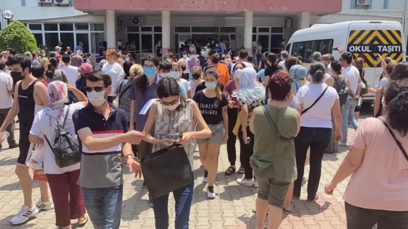 Gençler Türkiye’de "Diploma Hakkı" Talep Ediyor