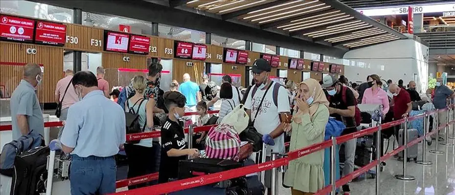 İstanbul'daki havalimanlarında Kurban Bayramı yoğunluğu yaşanıyor