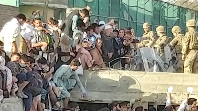 Afganistan’daki Tahliyeler İçin Zamana Karşı Yarış