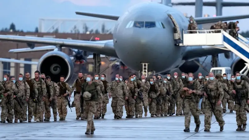 Almanya'da Başbakan Adayları Afganistan'ı Tartıştı