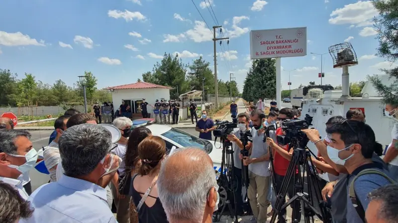 Diyarbakır’da Sağlık Çalışanlarının İzinleri İptal Edildi