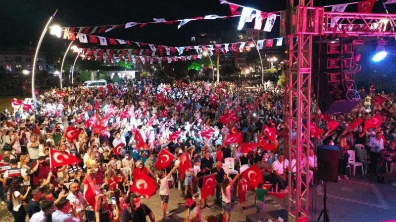 İzmir’de Zafer Bayramı Coşkusu
